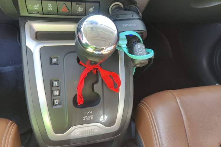 Used Jeep Compass 2013 2.4L four-wheel drive luxury version Gear Lever