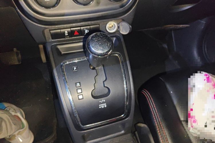 Used Jeep Compass 2013 2.0L two-wheel drive sport version Gear Lever