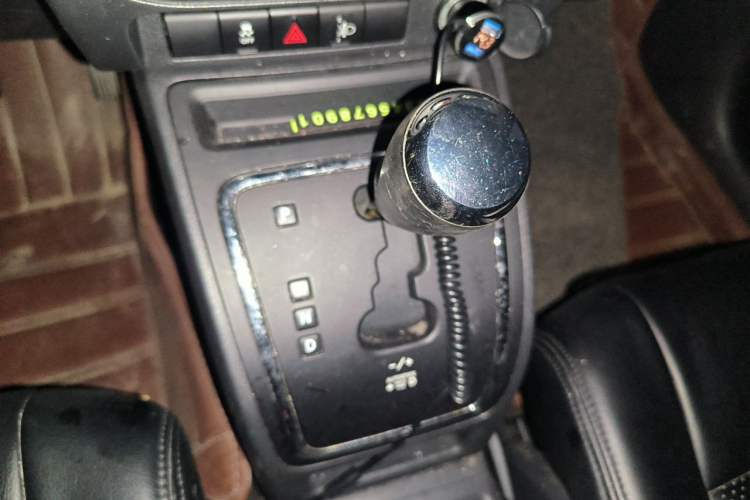 Used Jeep Compass 2013 2.0L two-wheel drive sport version Gear Lever