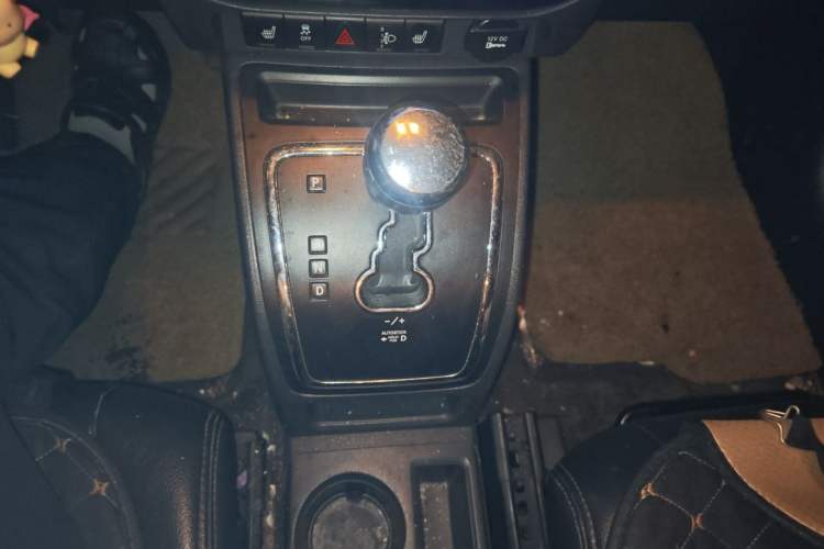 Used Jeep Compass 2013 2.0L two-wheel drive luxury version Gear Lever