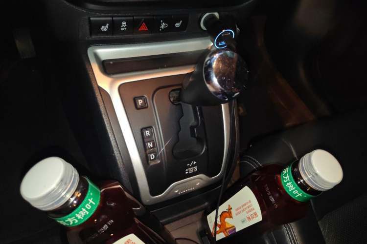 Used Jeep Compass 2013 2.4L four-wheel drive luxury version Gear Lever