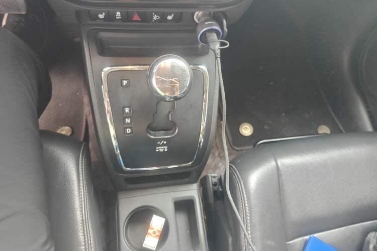 Used Jeep Compass 2013 2.4L four-wheel drive luxury version Gear Lever