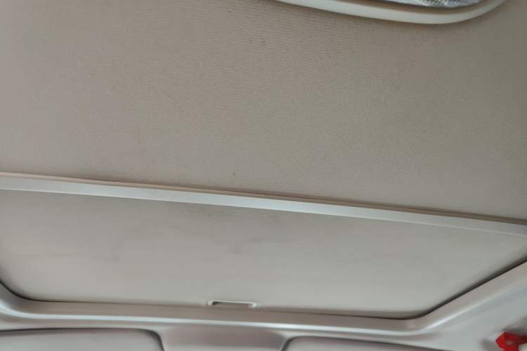 Used Jeep Compass 2013 2.4L four-wheel drive luxury version Headliner
