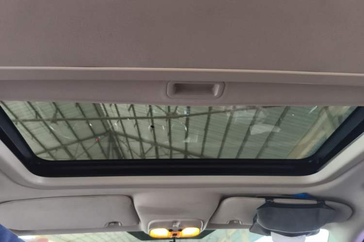 Used Jeep Compass 2013 2.4L four-wheel drive luxury version Headliner