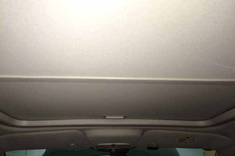 Used Jeep Compass 2013 2.0L two-wheel drive luxury version Headliner