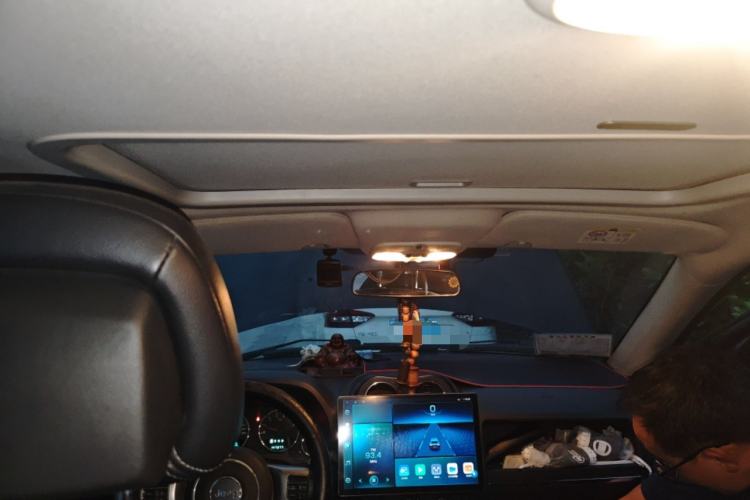 Used Jeep Compass 2013 2.0L two-wheel drive luxury version Headliner