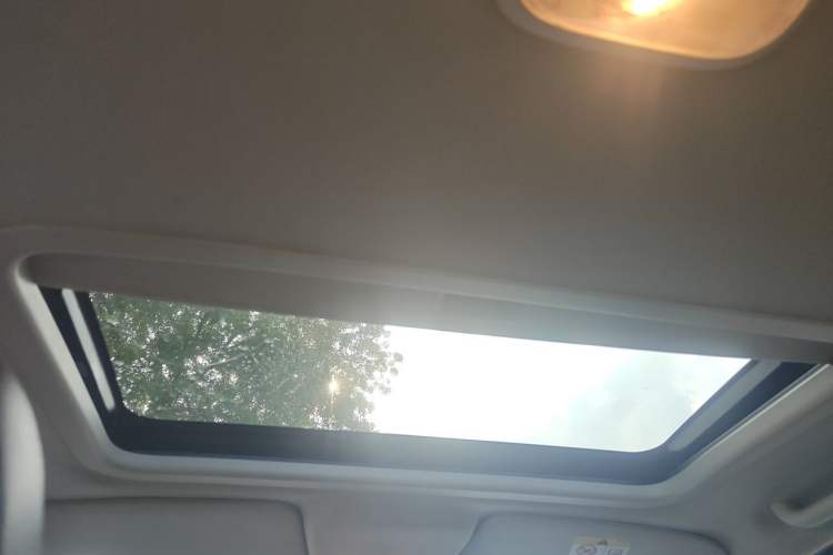 Used Jeep Compass 2013 2.4L four-wheel drive luxury version Headliner