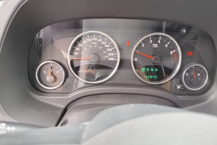 Used Jeep Compass 2013 2.4L four-wheel drive urban version Instrument Cluster