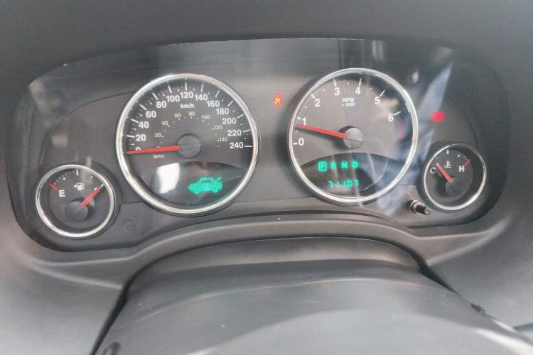 Used Jeep Compass 2013 2.0L two-wheel drive luxury version Instrument Cluster