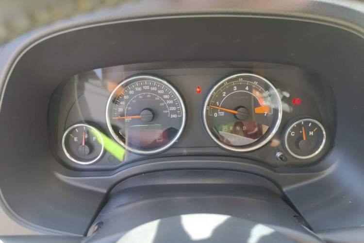 Used Jeep Compass 2013 2.4L four-wheel drive luxury version Instrument Cluster