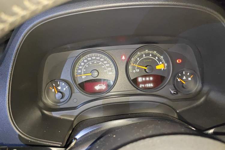 Used Jeep Compass 2013 2.0L two-wheel drive sport version Instrument Cluster
