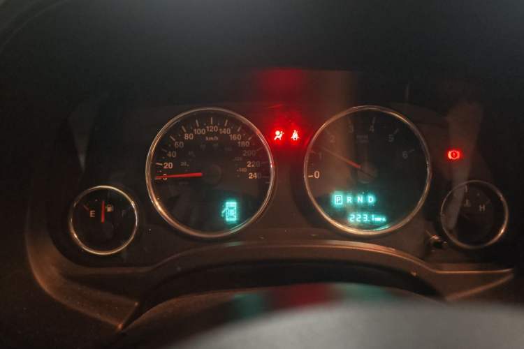 Used Jeep Compass 2013 2.0L two-wheel drive luxury version Instrument Cluster