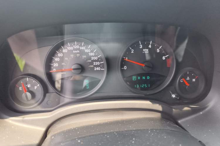 Used Jeep Compass 2013 2.4L four-wheel-drive sport version Instrument Cluster