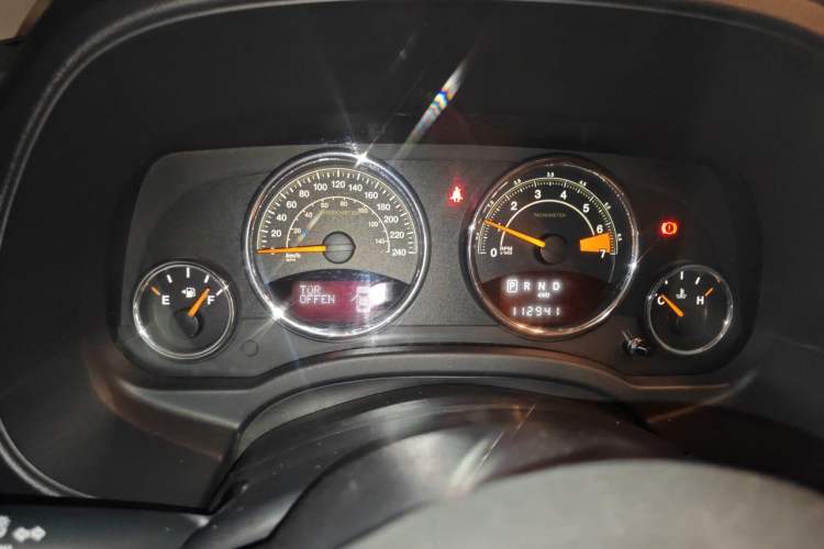 Used Jeep Compass 2013 2.4L four-wheel drive luxury version Instrument Cluster