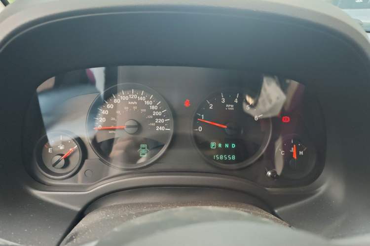 Used Jeep Compass 2013 2.4L four-wheel-drive sport version Instrument Cluster