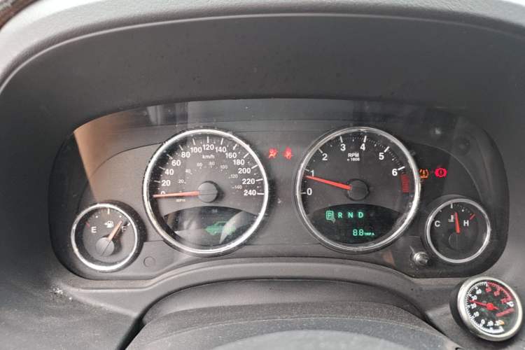 Used Jeep Compass 2013 2.4L four-wheel drive urban version Instrument Cluster