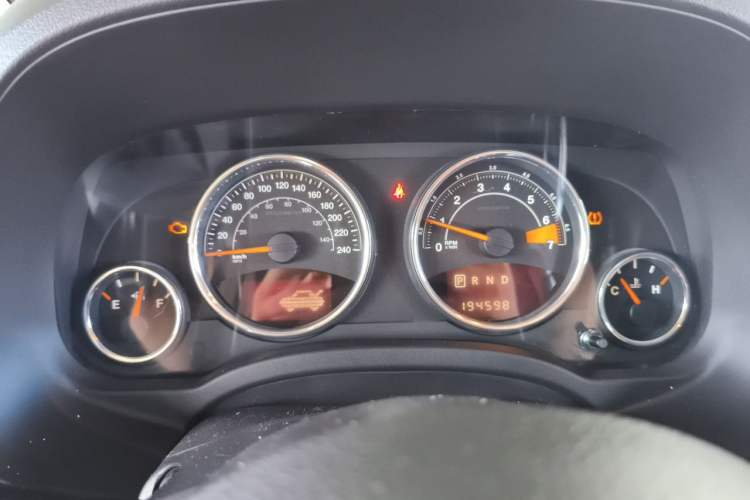 Used Jeep Compass 2013 2.4L four-wheel drive luxury version Instrument Cluster