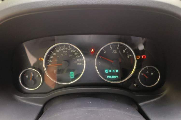 Used Jeep Compass 2013 2.4L four-wheel drive luxury version Instrument Cluster