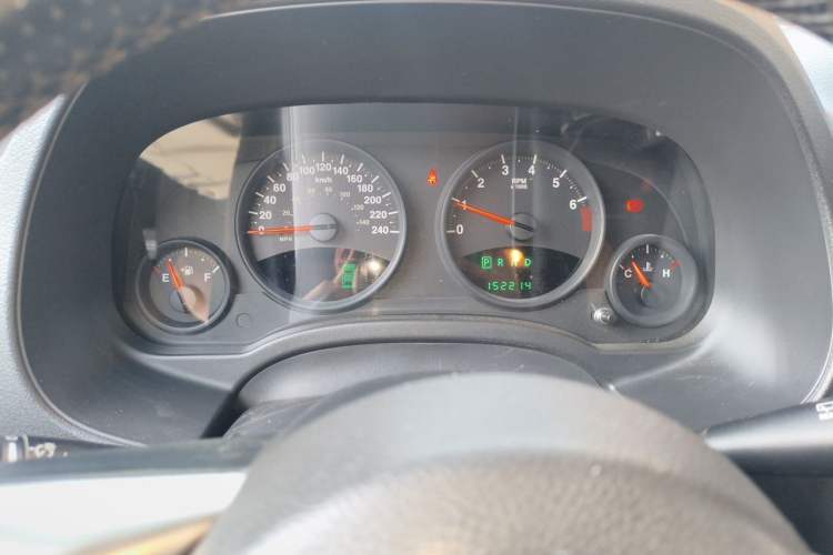 Used Jeep Compass 2013 2.4L four-wheel-drive sport version Instrument Cluster