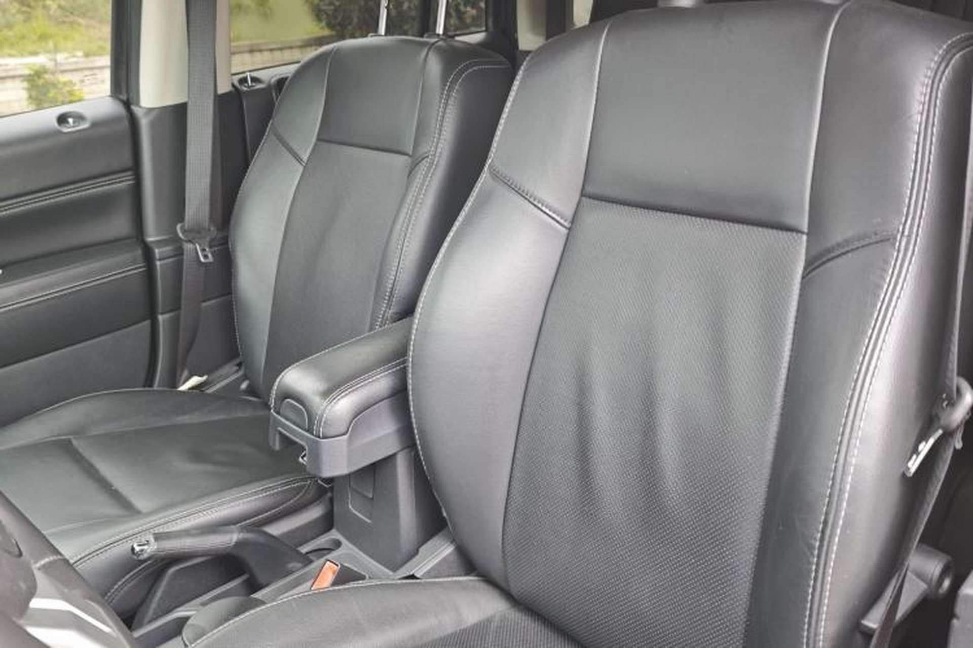 Used Jeep Compass 2013 2.4L Four-wheel Drive Black Edition with Navigation Interior 1
