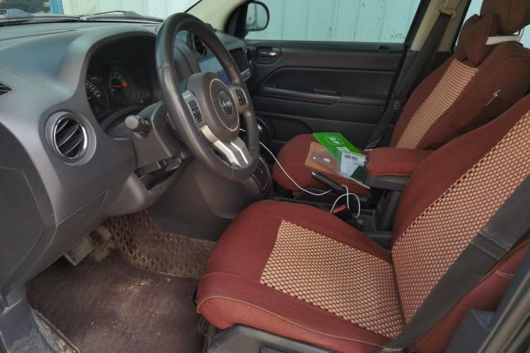 Used Jeep Compass 2013 2.0L two-wheel drive sport version Left Front Seat