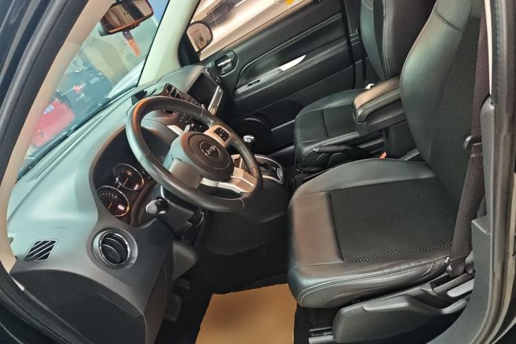 Used Jeep Compass 2013 2.4L four-wheel-drive sport version Left Front Seat