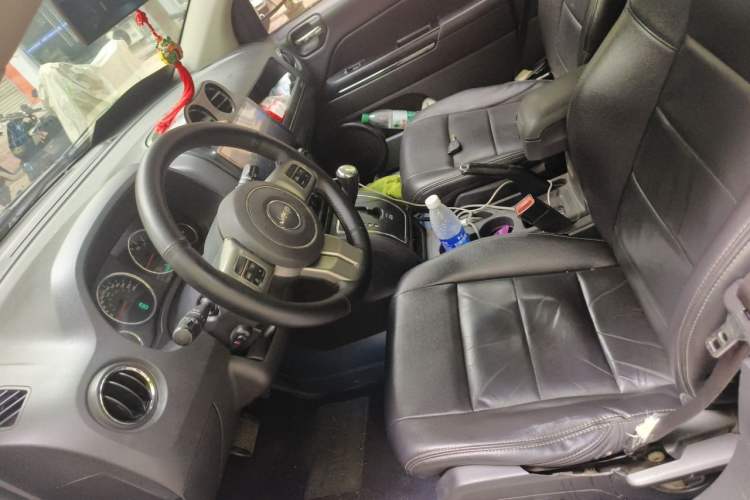 Used Jeep Compass 2013 2.4L four-wheel drive luxury version Left Front Seat