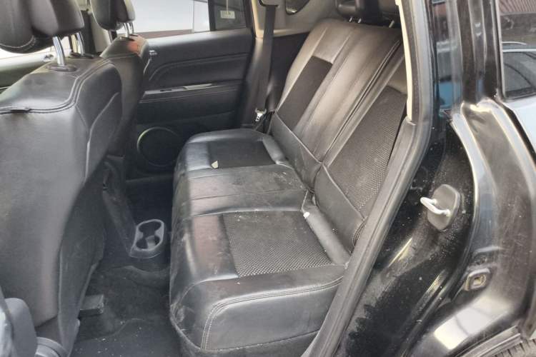 Used Jeep Compass 2013 2.4L four-wheel-drive sport version Left Rear Seat