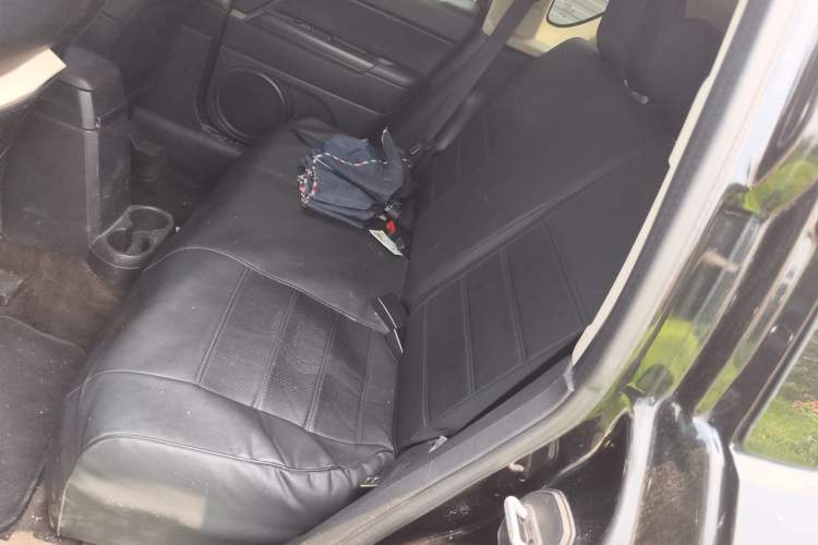 Used Jeep Compass 2013 2.4L four-wheel-drive sport version Left Rear Seat