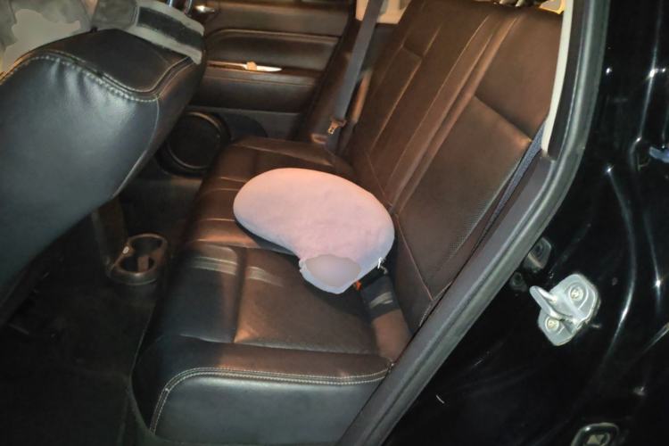 Used Jeep Compass 2013 2.4L four-wheel drive luxury version Left Rear Seat