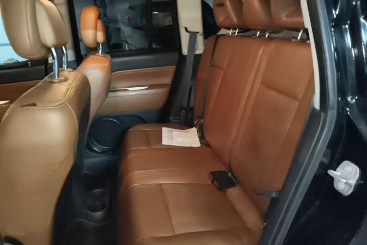 Used Jeep Compass 2013 2.4L four-wheel drive urban version Left Rear Seat