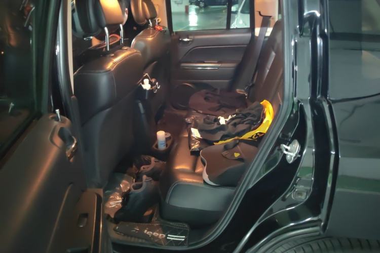 Used Jeep Compass 2013 2.0L two-wheel drive luxury version Left Rear Seat