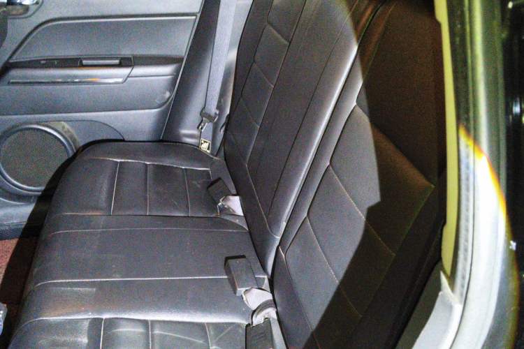 Used Jeep Compass 2013 2.4L four-wheel drive luxury version Left Rear Seat