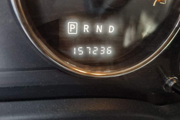 Used Jeep Compass 2013 2.4L four-wheel-drive sport version Odometer Close Up