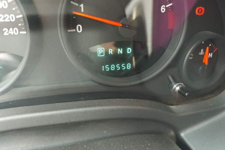 Used Jeep Compass 2013 2.4L four-wheel-drive sport version Odometer Close Up