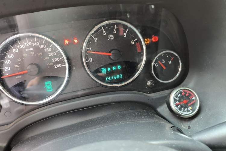 Used Jeep Compass 2013 2.4L four-wheel drive urban version Odometer Close Up
