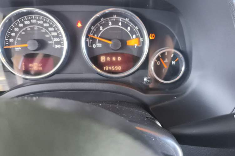 Used Jeep Compass 2013 2.4L four-wheel drive luxury version Odometer Close Up