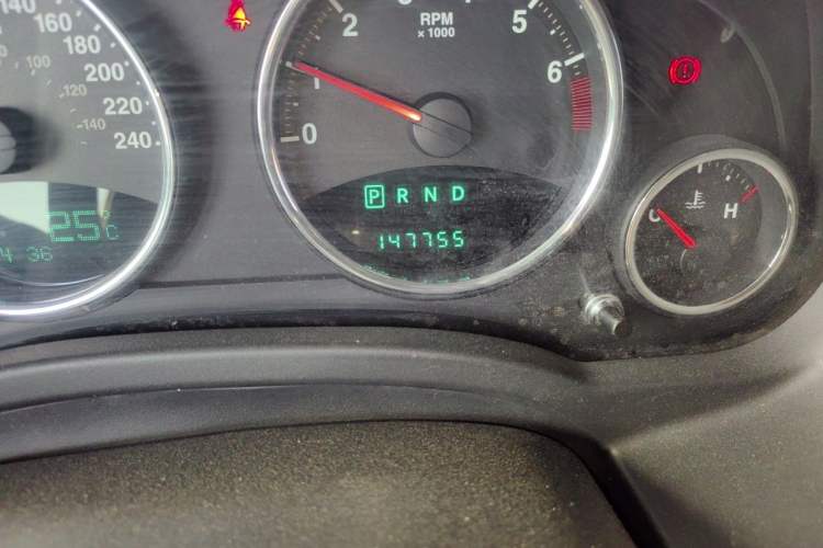 Used Jeep Compass 2013 2.4L four-wheel drive luxury version Odometer Close Up