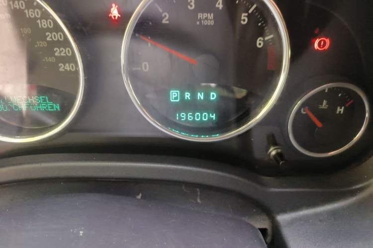 Used Jeep Compass 2013 2.4L four-wheel drive luxury version Odometer Close Up