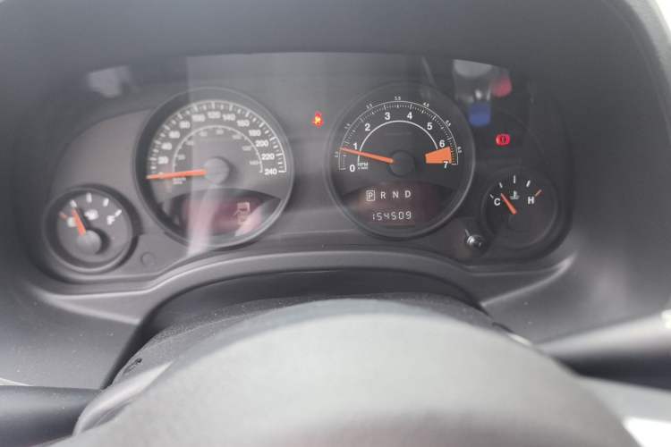 Used Jeep Compass 2013 2.4L four-wheel-drive sport version Odometer Close Up