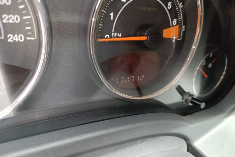 Used Jeep Compass 2013 2.4L four-wheel drive urban version Odometer Close Up