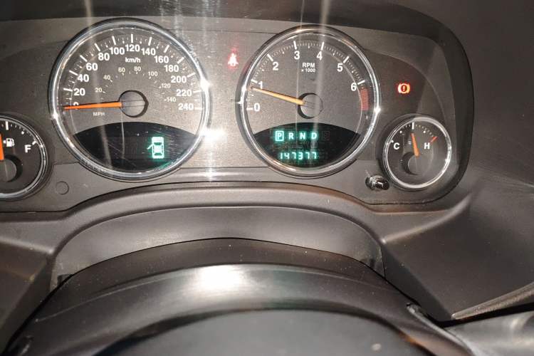 Used Jeep Compass 2013 2.0L two-wheel drive luxury version Odometer Close Up