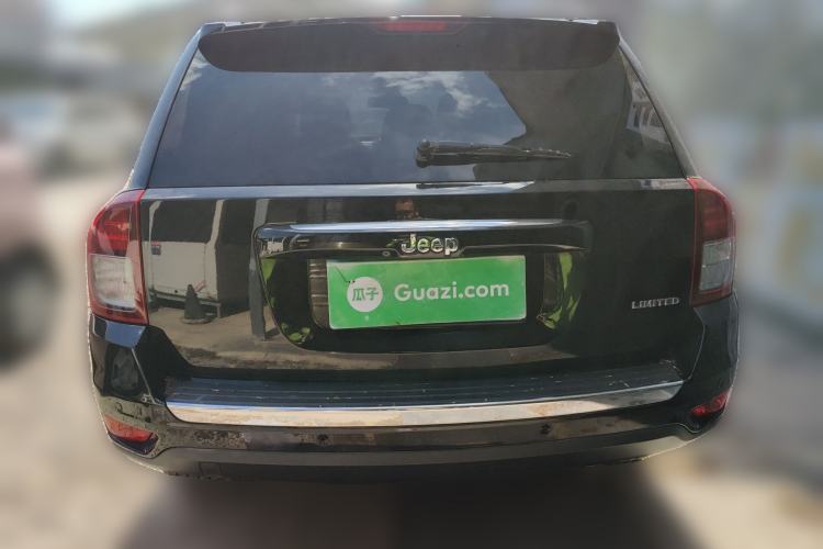 Used Jeep Compass 2013 2.4L four-wheel drive luxury version Rear