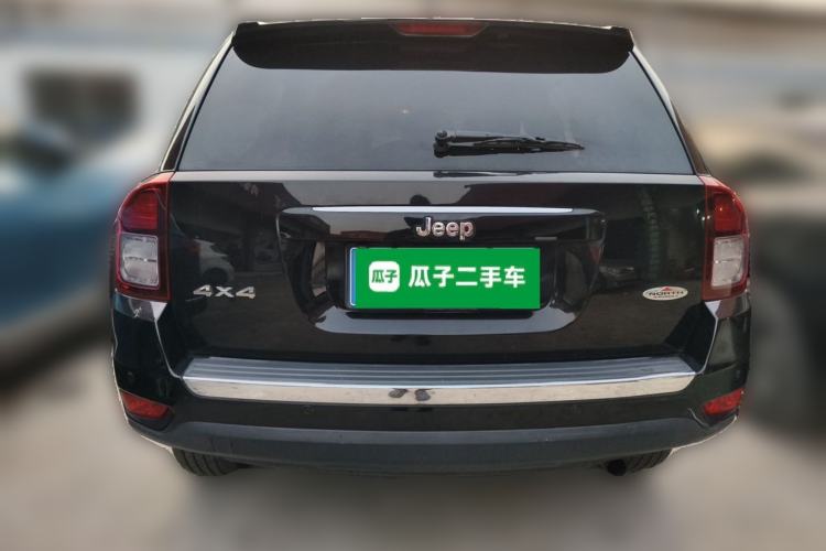 Used Jeep Compass 2013 2.4L four-wheel-drive sport version Rear