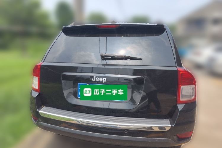 Used Jeep Compass 2013 2.4L four-wheel-drive sport version Rear