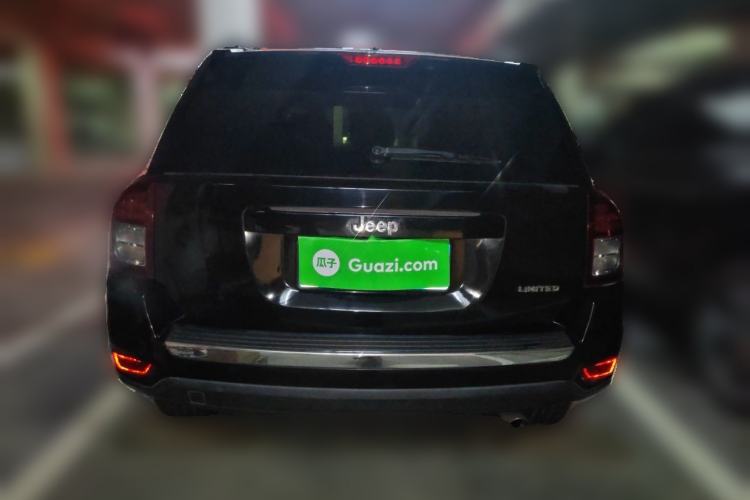 Used Jeep Compass 2013 2.4L four-wheel drive luxury version Rear