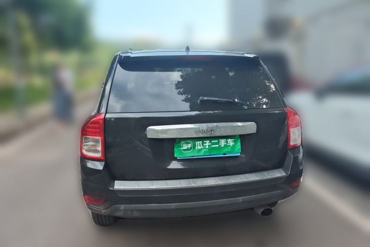Used Jeep Compass 2013 2.4L four-wheel-drive sport version Rear