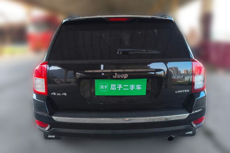 Used Jeep Compass 2013 2.4L four-wheel drive luxury version Rear