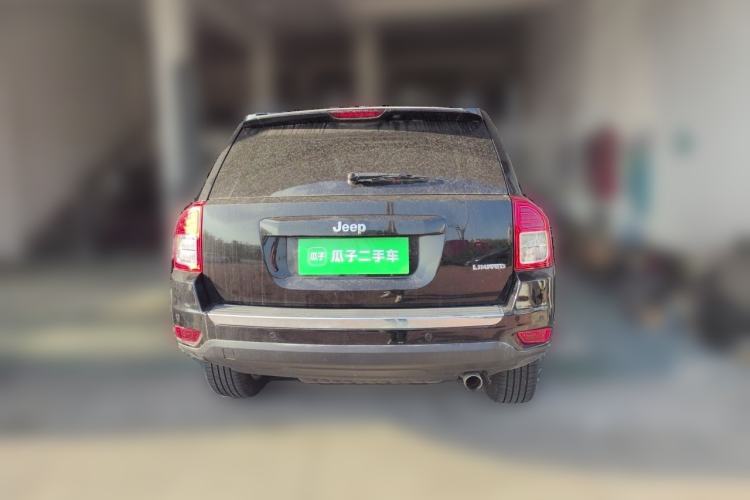 Used Jeep Compass 2013 2.4L four-wheel drive luxury version Rear