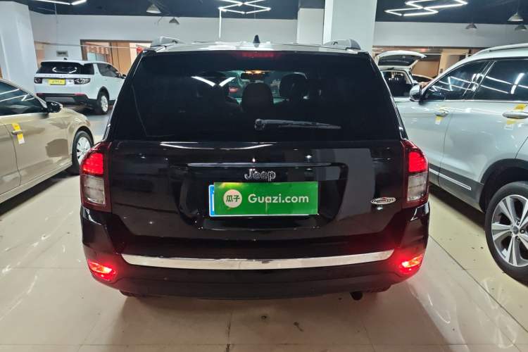 Used Jeep Compass 2013 2.4L four-wheel-drive sport version Rear